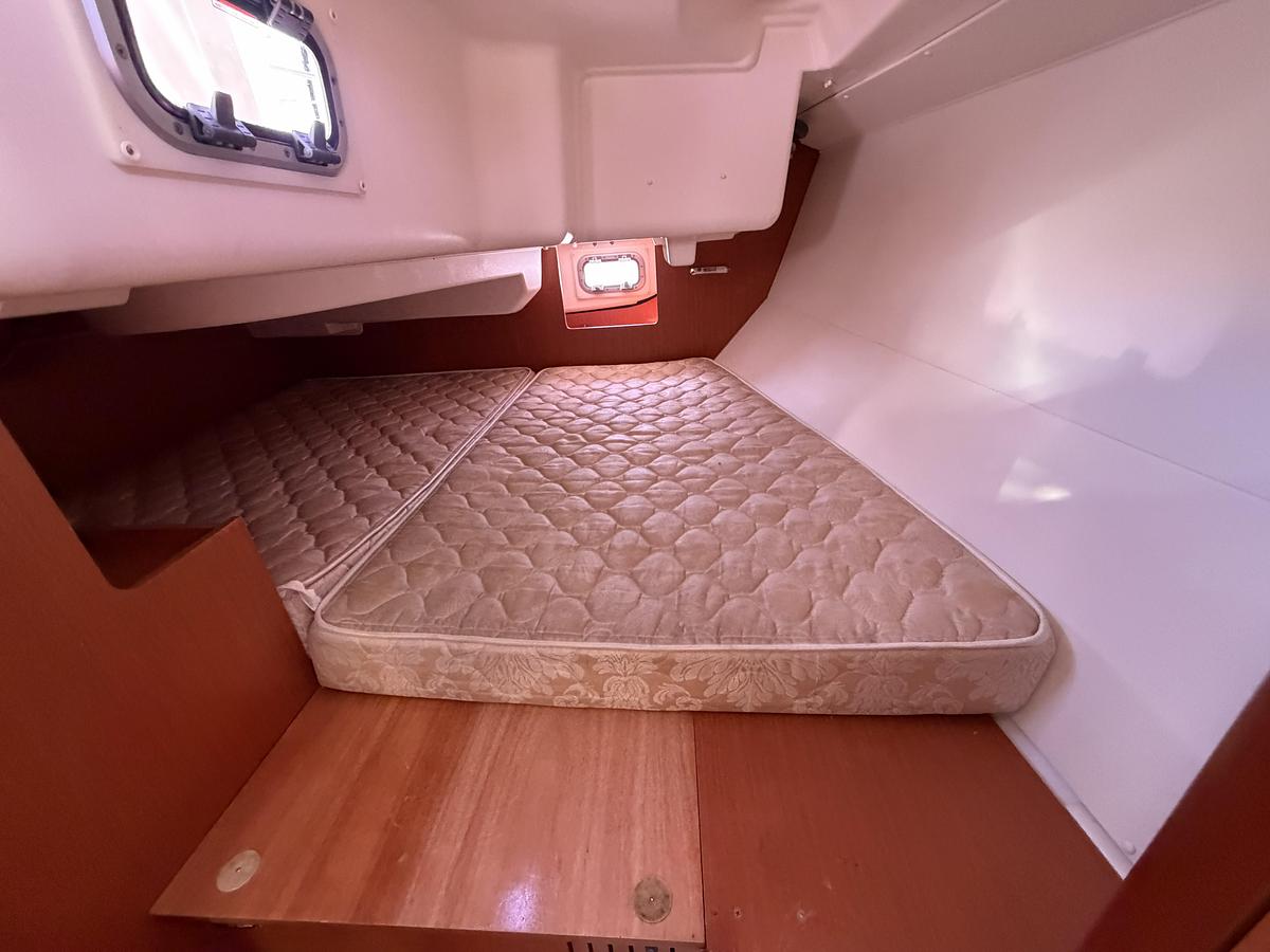 Used 2010 Beneteau Oceanis 34
