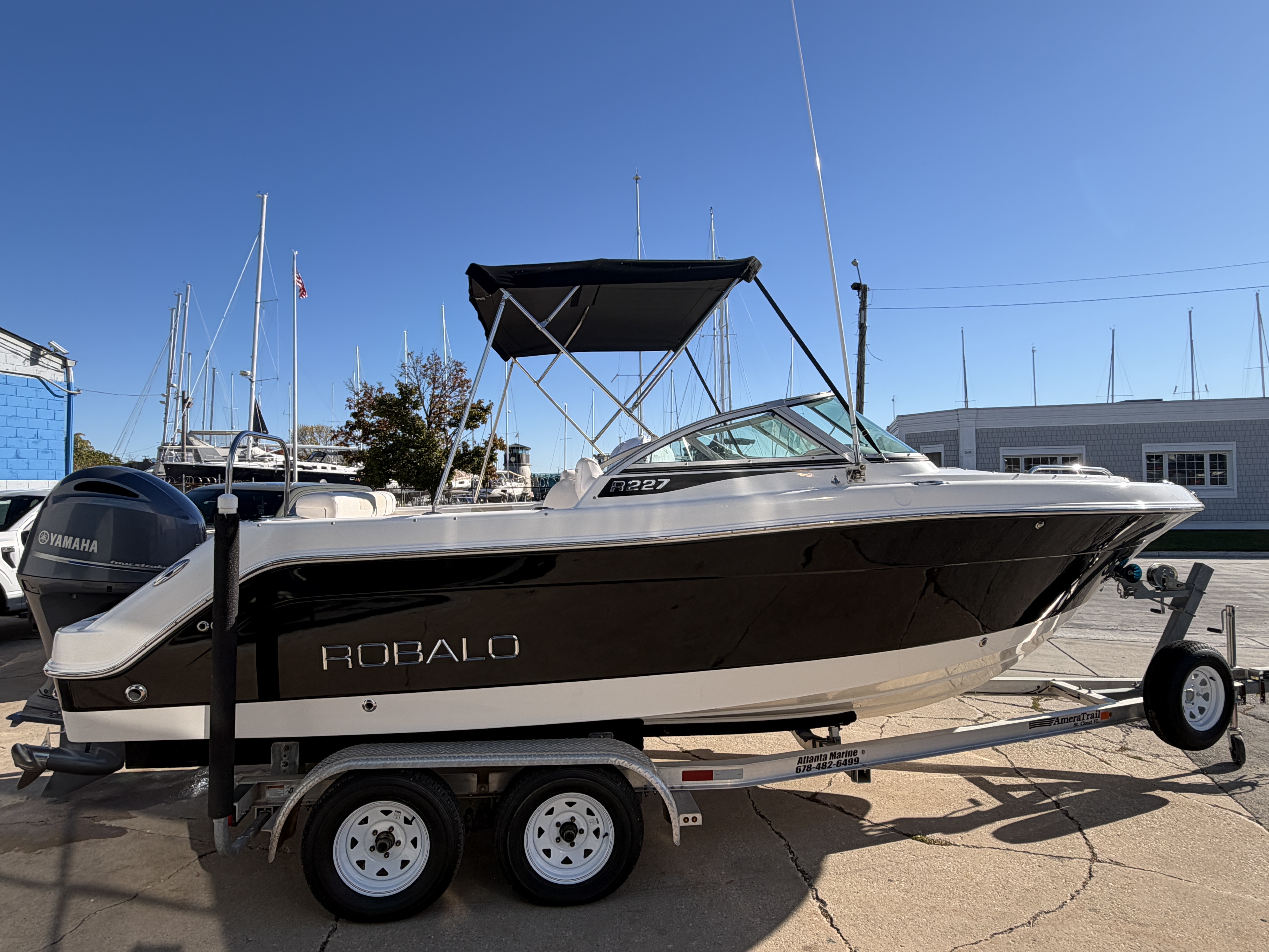 Used 2014 Robalo R227 Dual Console