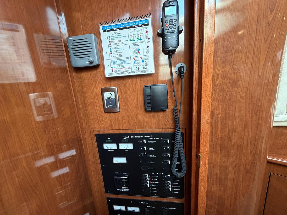 Used 2004 Sea Ray 390 Motor Yacht