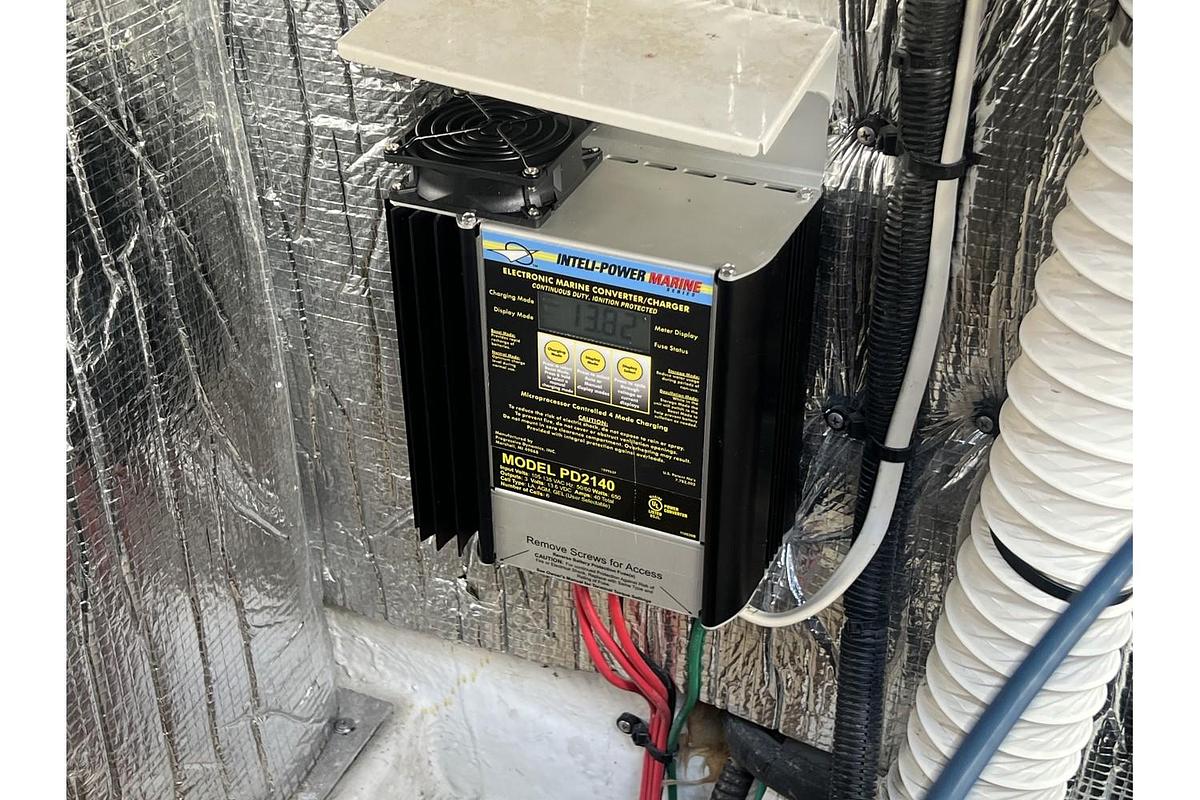 Used 2001 Cruisers Yachts 3672