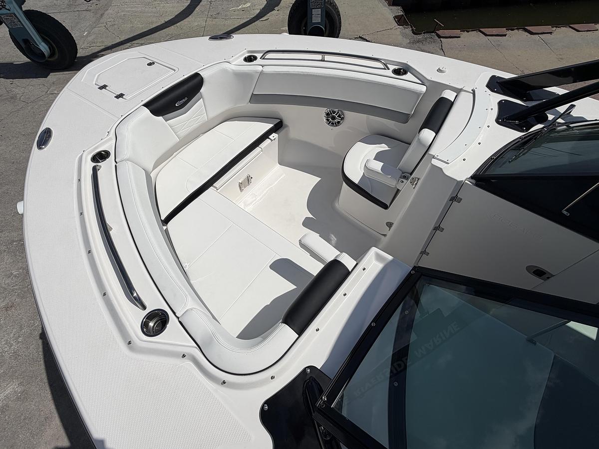 2026 Robalo R317 Dual Console