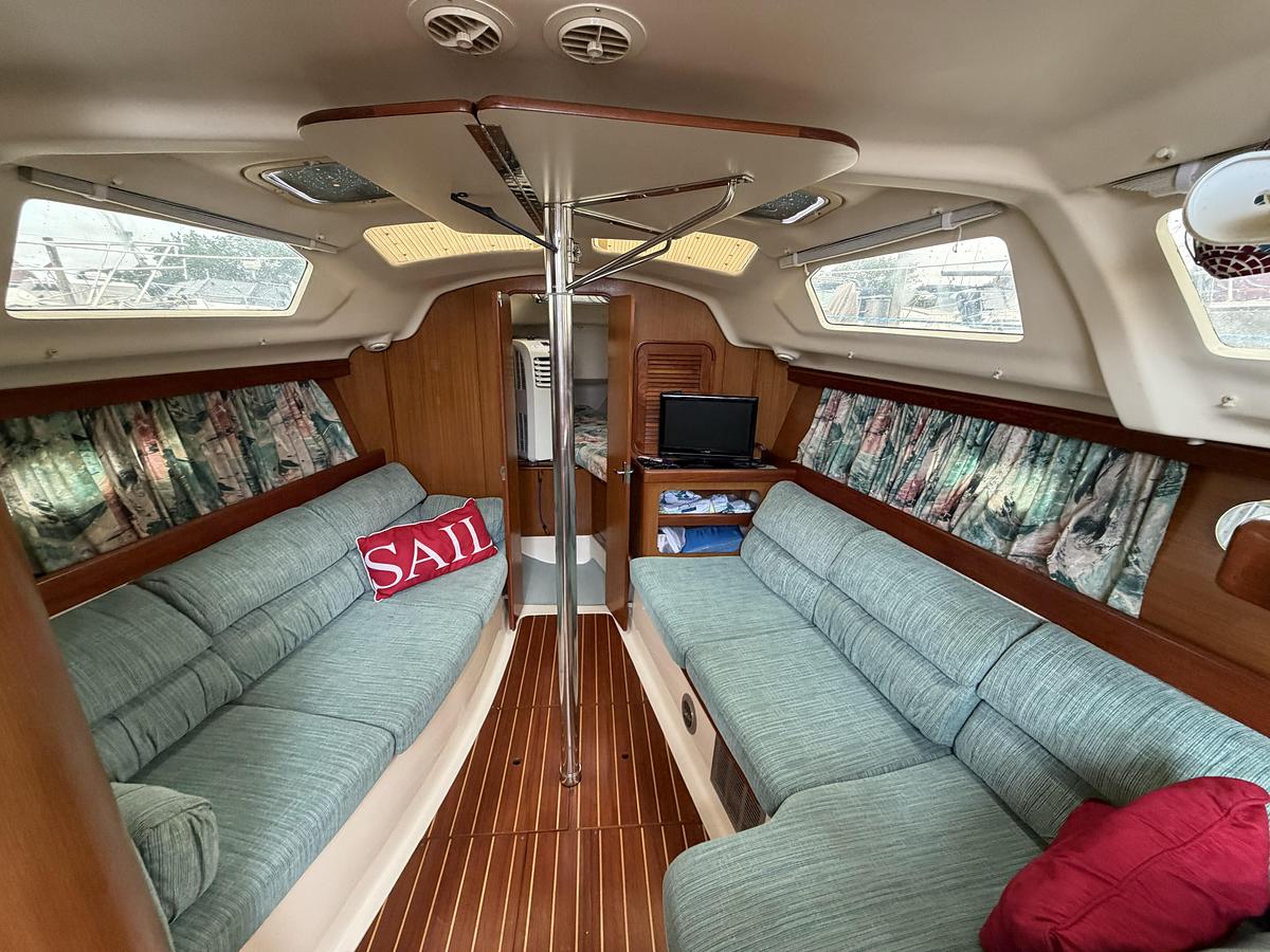 Used 1997 Hunter 310