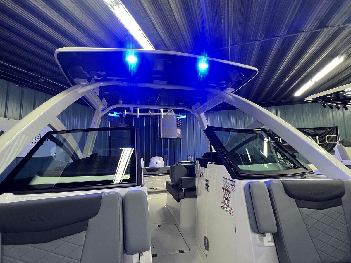 2026 Robalo R257 Dual Console