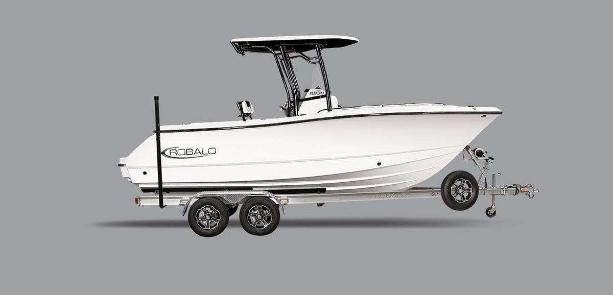2025 Robalo Center Console R230