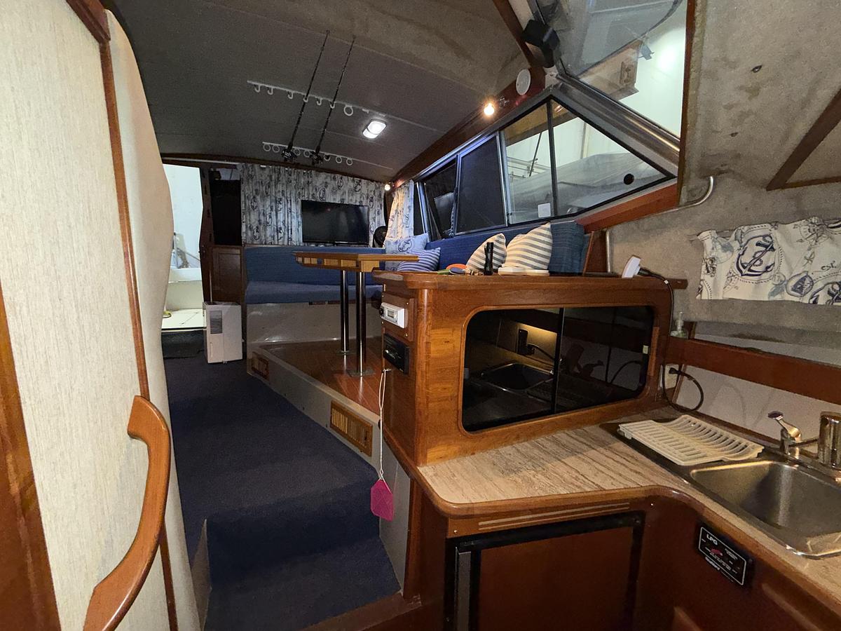 Used 1986 Bayliner 3270