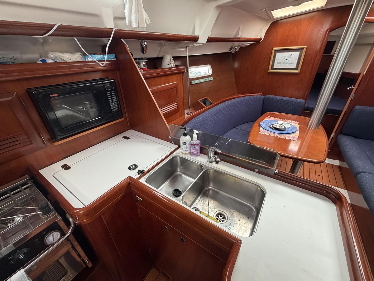 Used 2005 Beneteau 373