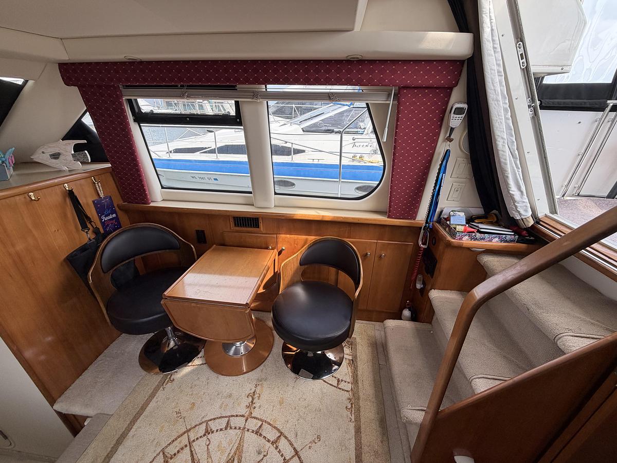 Used 2001 Carver 326 Aft Cabin Motor Yacht