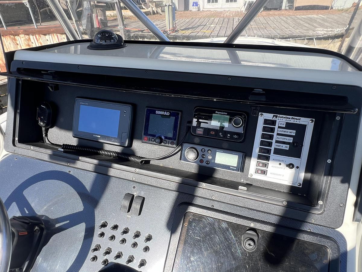 Used 2001 Hydra-Sports Vector 2600