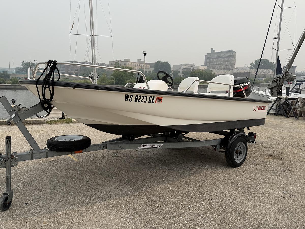Used 2002 Boston Whaler 130 Sport