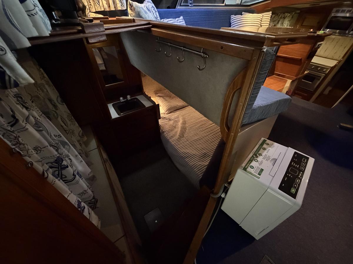 Used 1986 Bayliner 3270