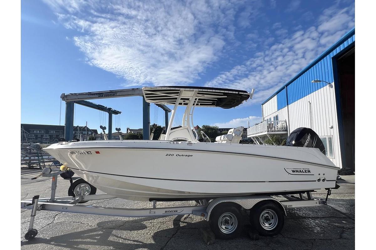 Used 2015 Boston Whaler 220 Outrage