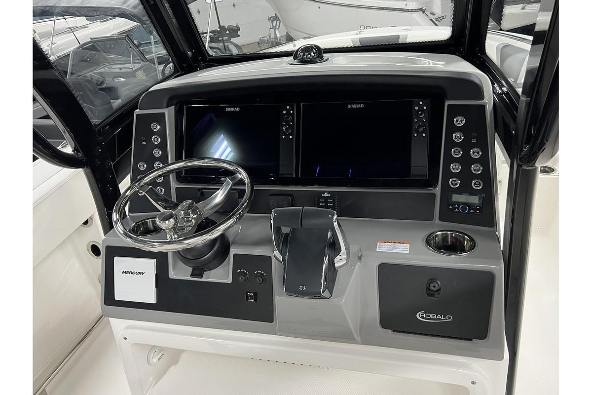 2025 Robalo Center Console R250