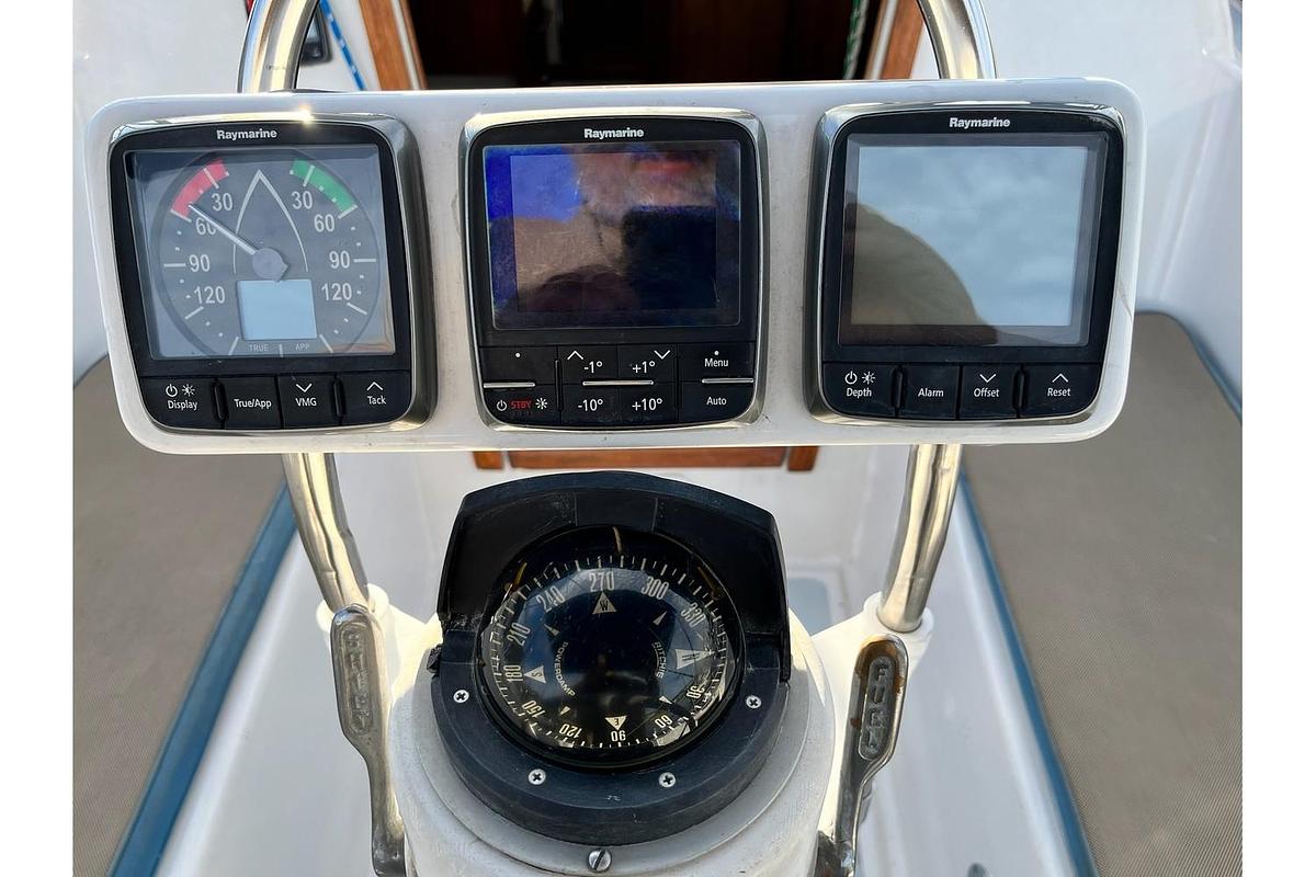 Used 1983 Marlow-Hunter 27 Cherubini