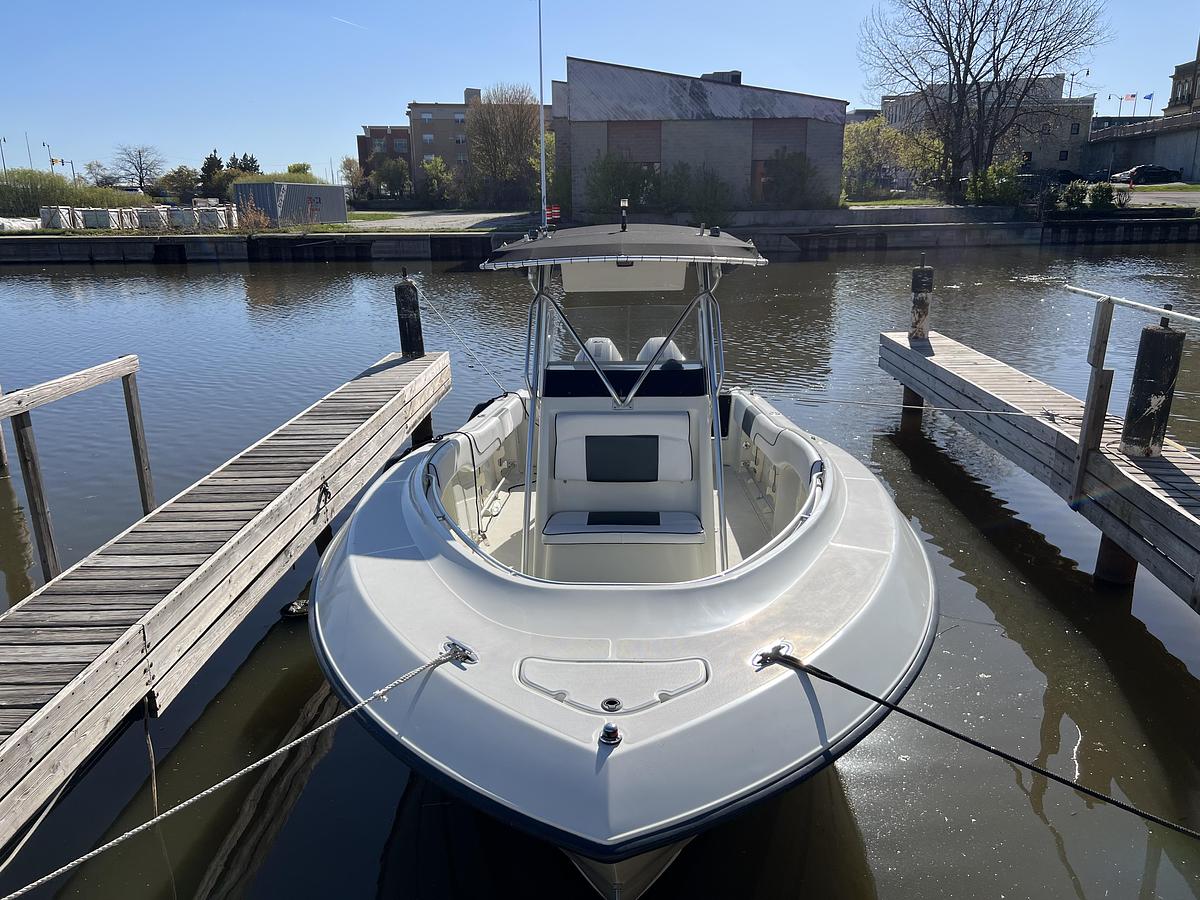 Used 2001 Hydra-Sports Vector 2600