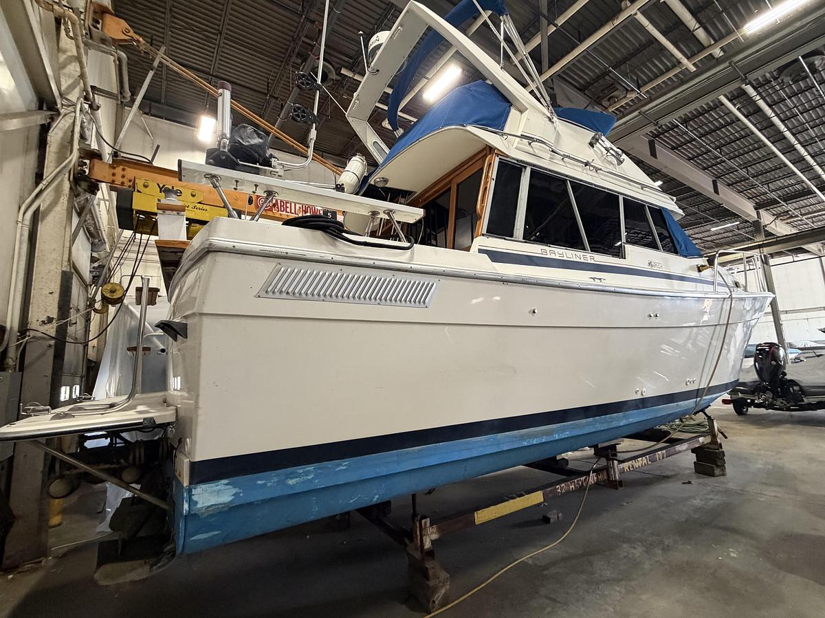 Used 1986 Bayliner 3270