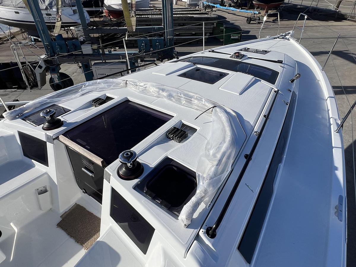 2026 Dufour Yachts D37