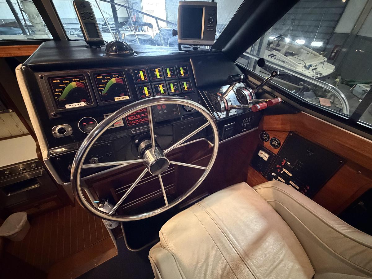 Used 1986 Bayliner 3270