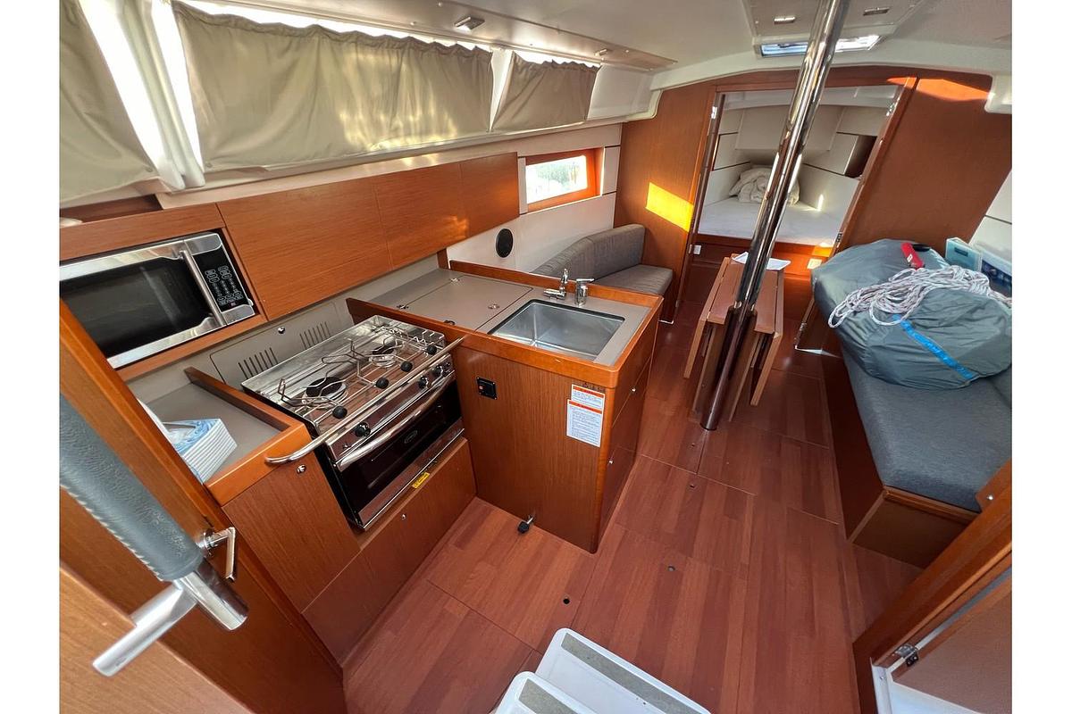 Used 2019 Beneteau Oceanis 35.1