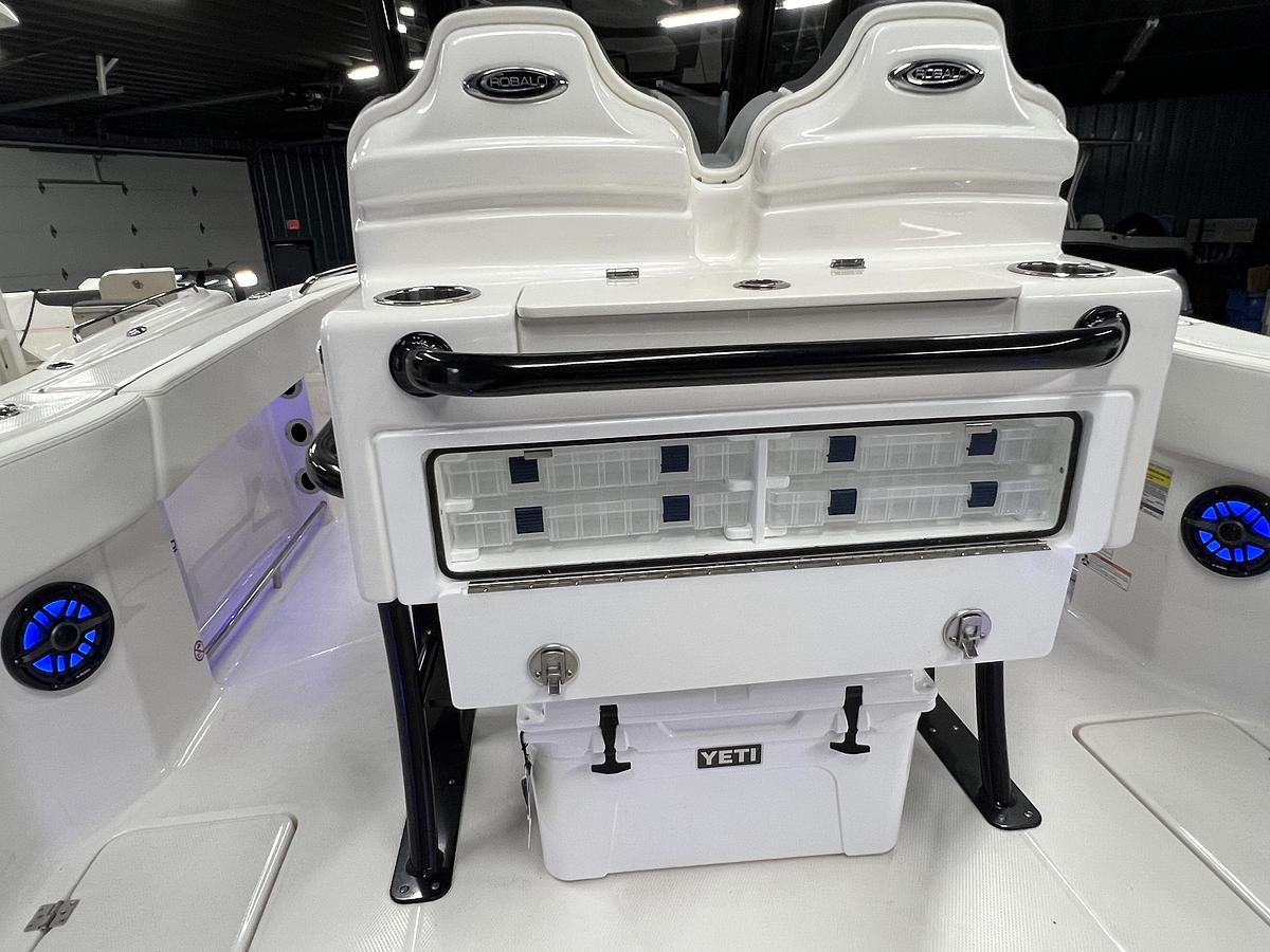 2026 Robalo Center Console R250