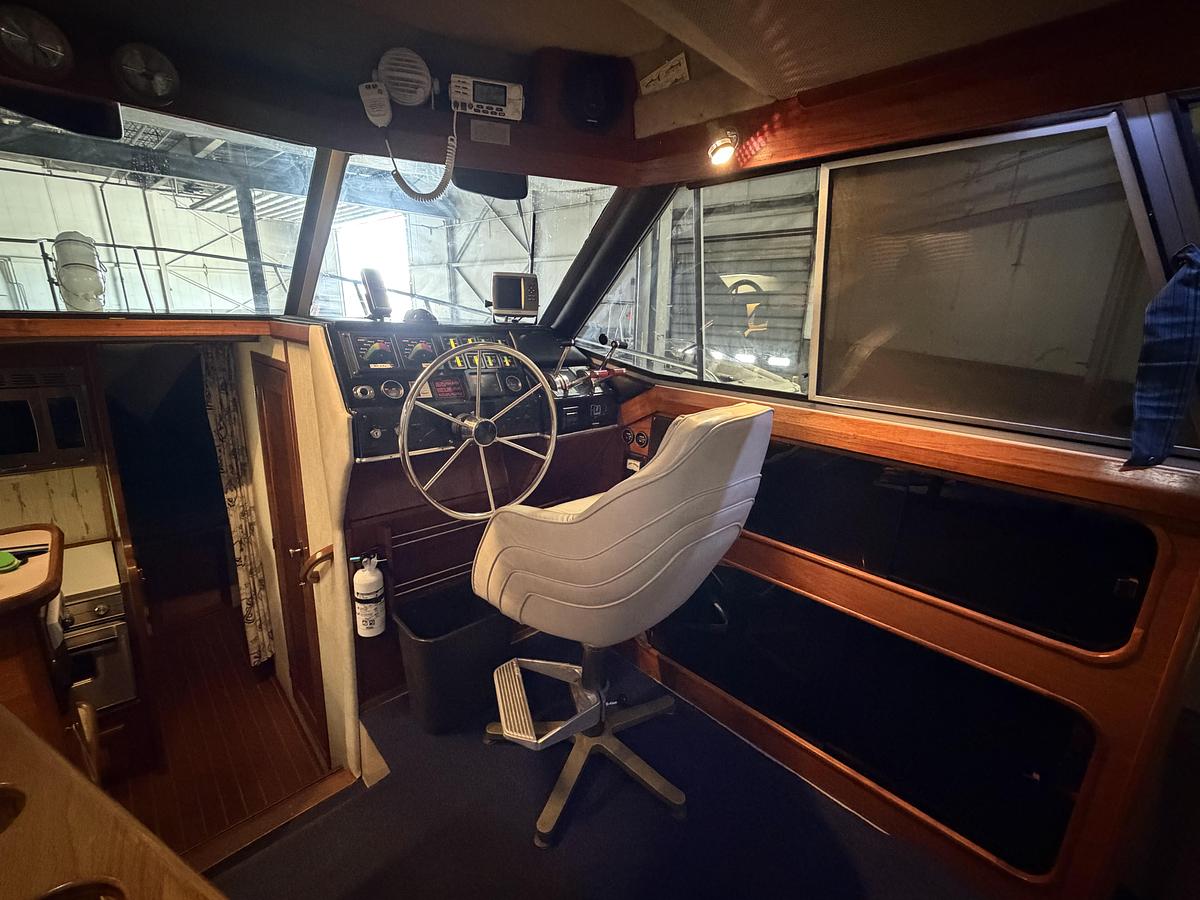 Used 1986 Bayliner 3270