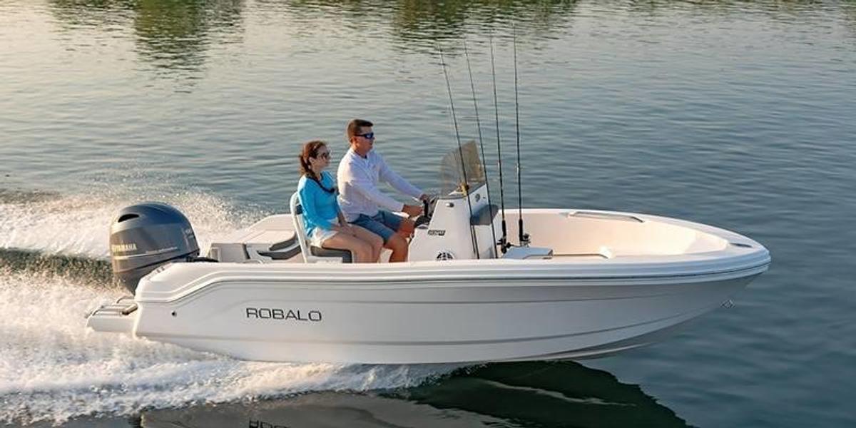 2026 Robalo Center Console R160