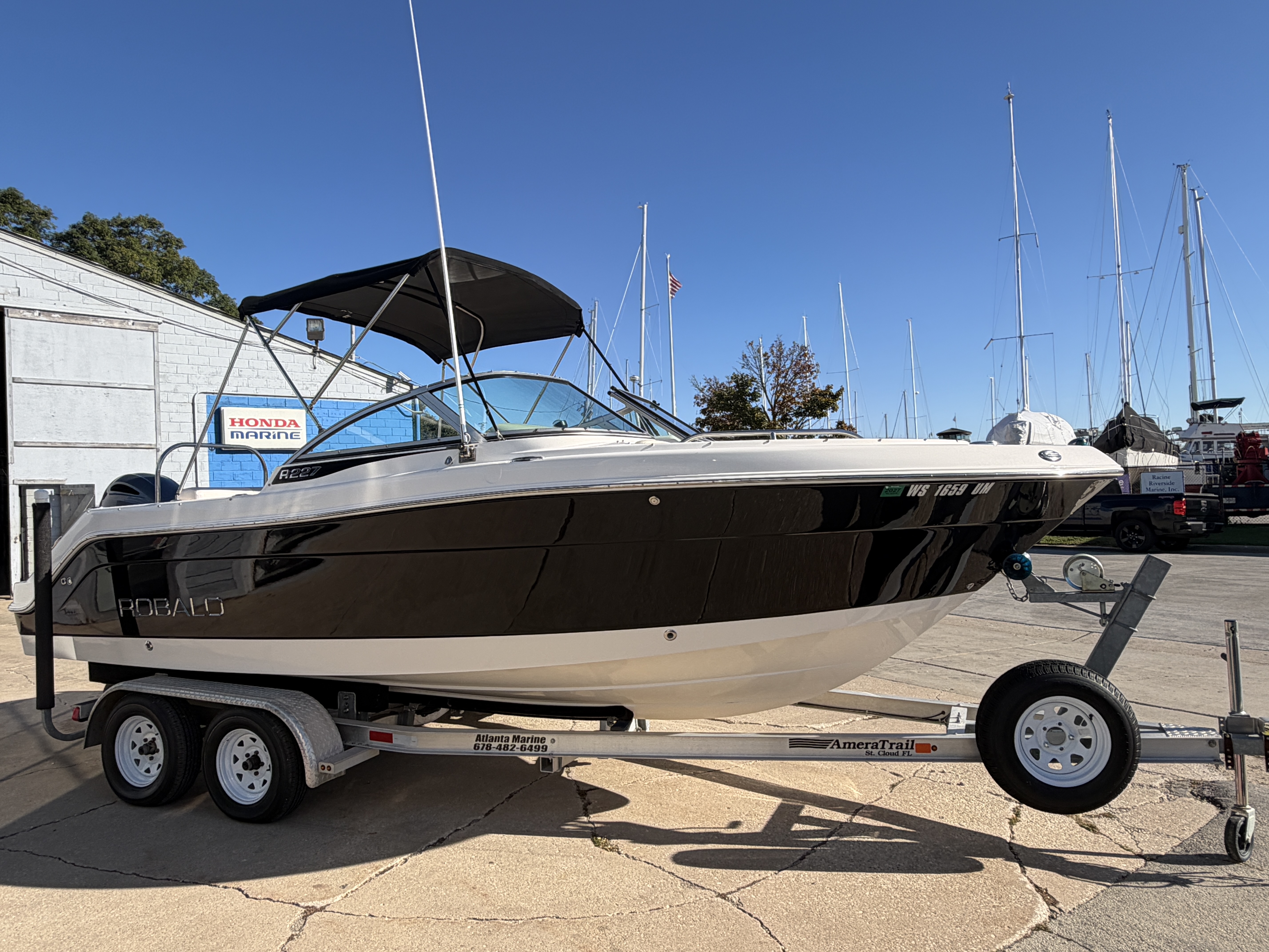 Used 2014 Robalo R227 Dual Console