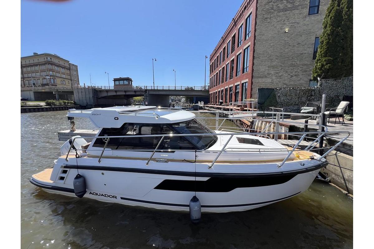 2024 Aquador 250 HT
