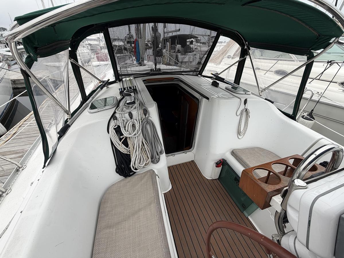 Used 2005 Beneteau 373