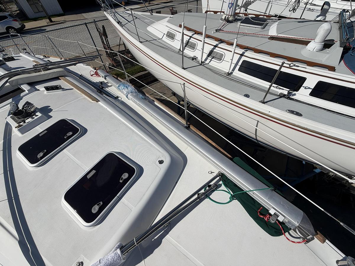 Used 2010 Beneteau Oceanis 34