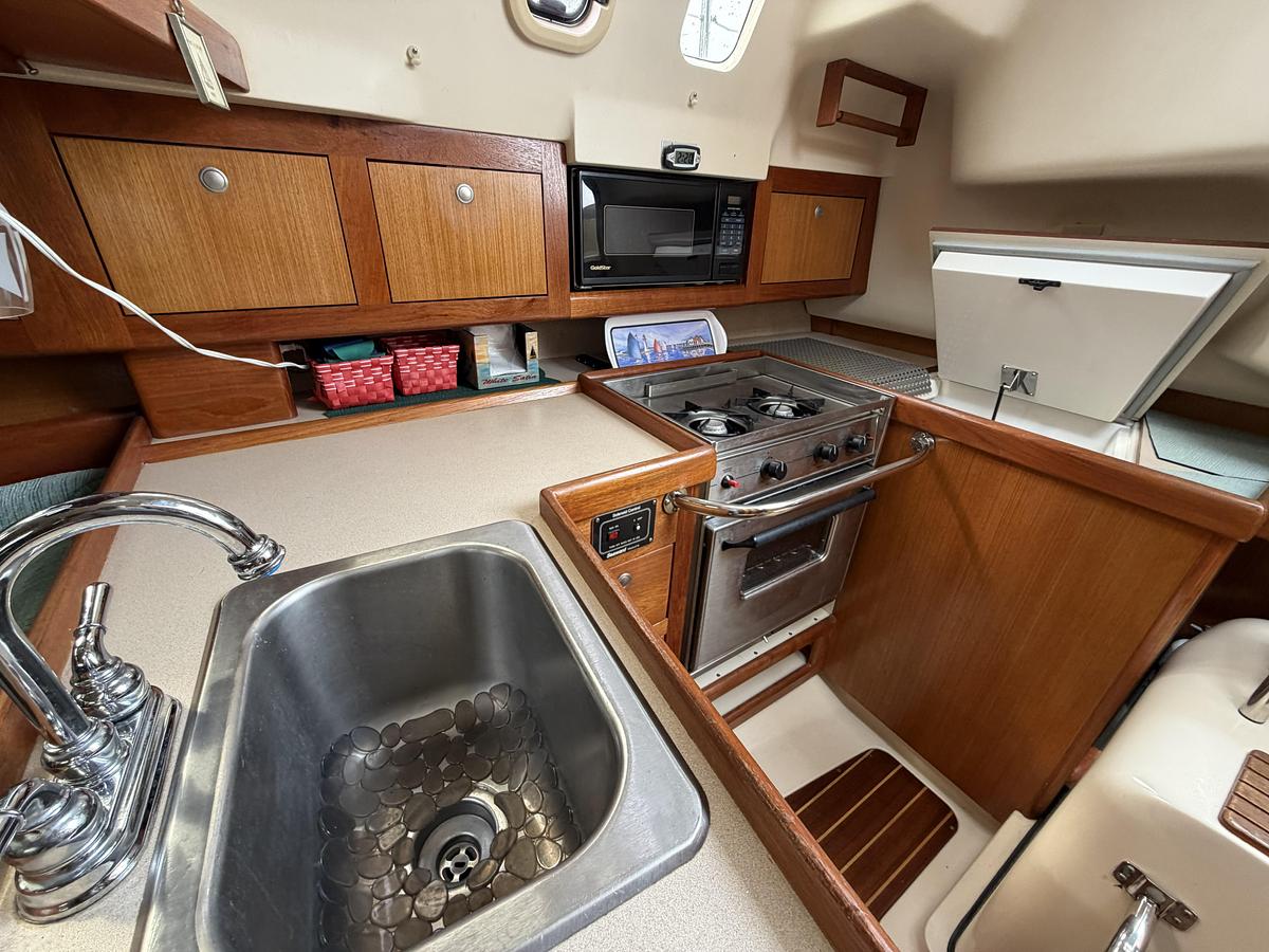 Used 1997 Hunter 310