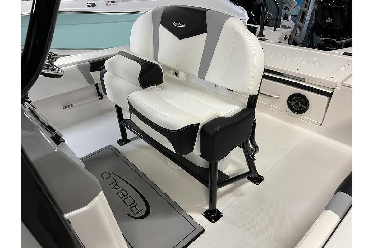 Used 2023 Robalo R-266 Deepwater Black Wide Band