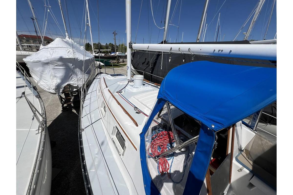 Used 1983 Marlow-Hunter 27 Cherubini