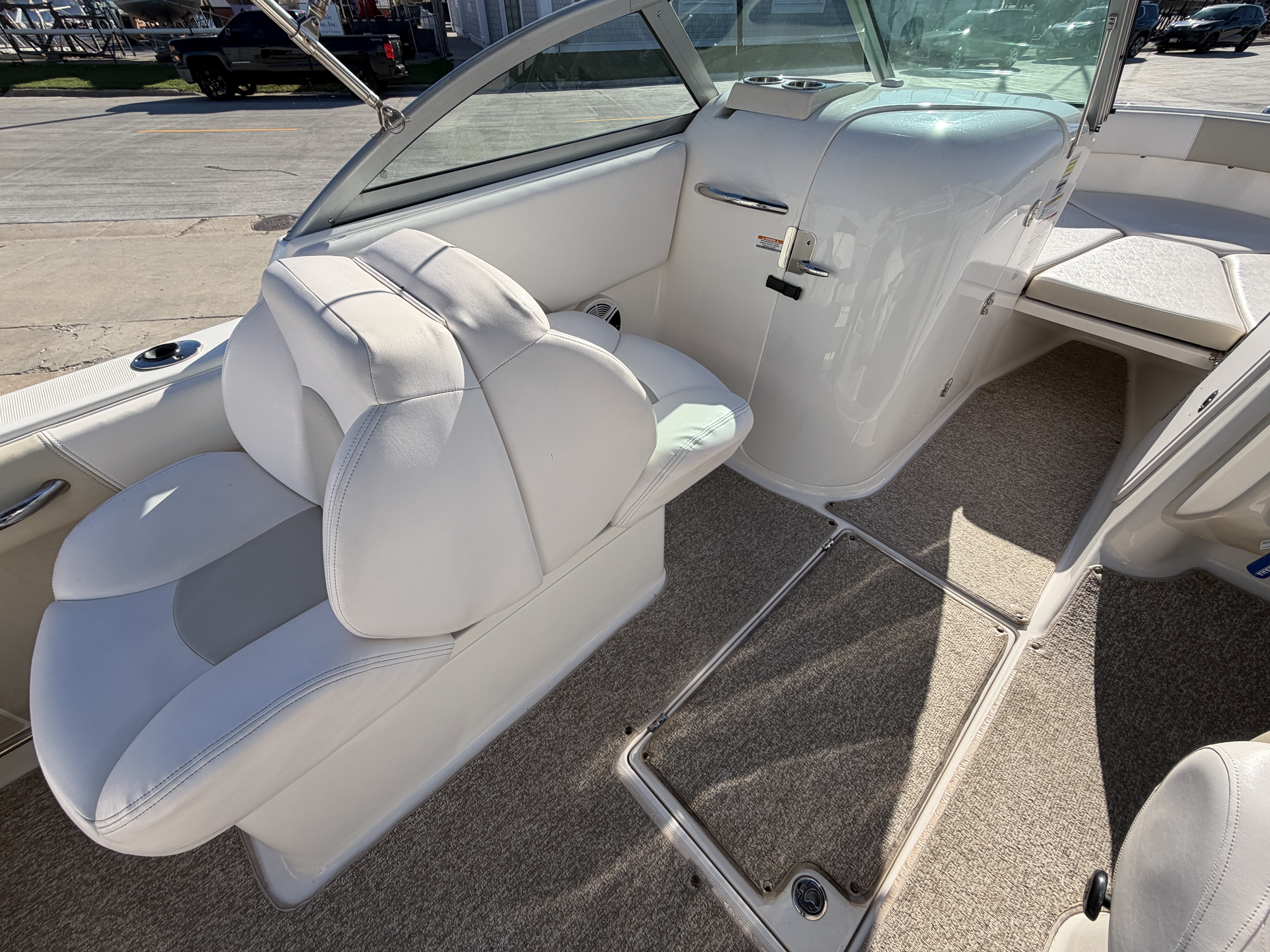 Used 2014 Robalo R227 Dual Console