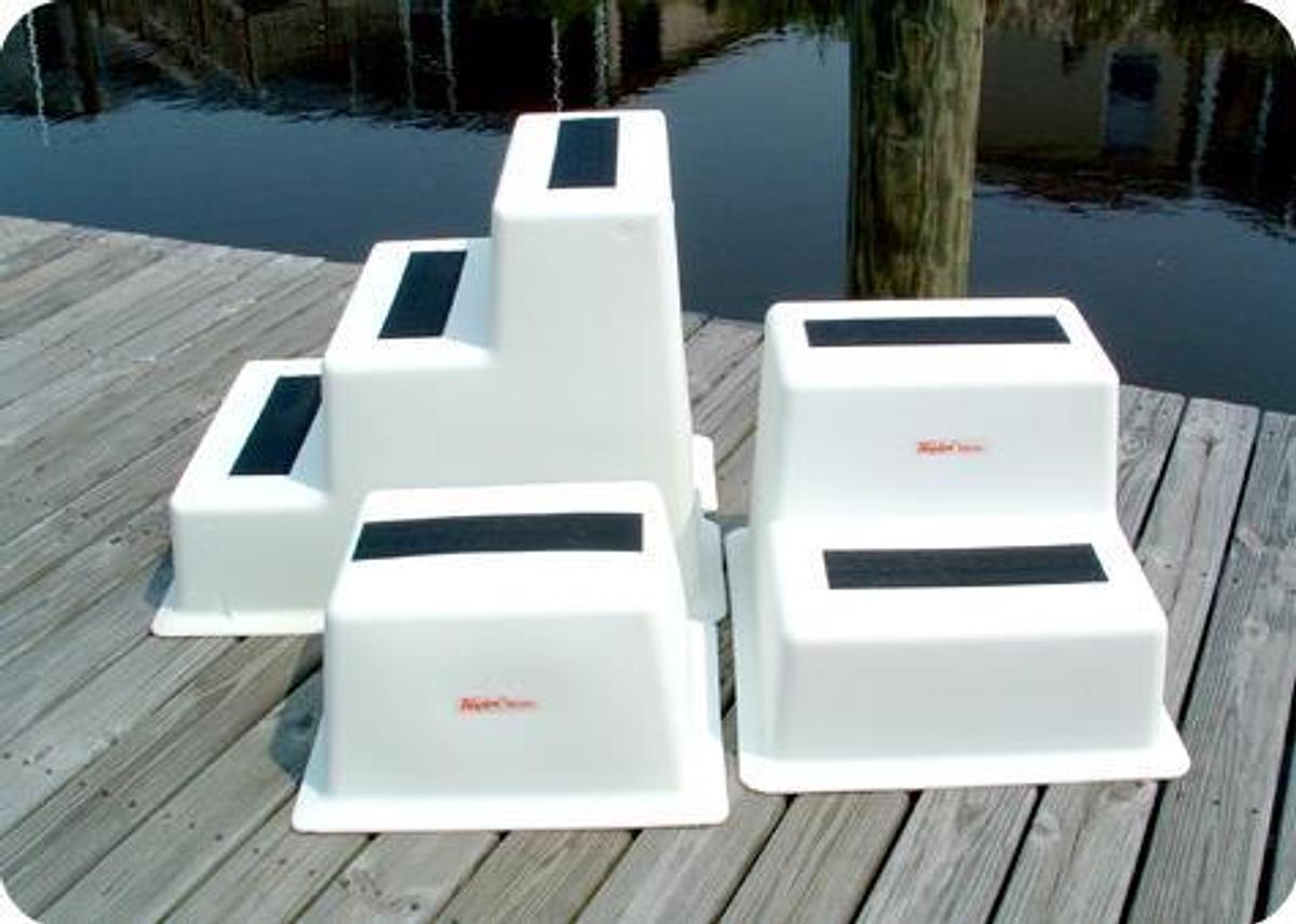 StepSafe Single Tread Dock Step with Black Non-Slip Pad 22in.x18in.x11.5in. - White