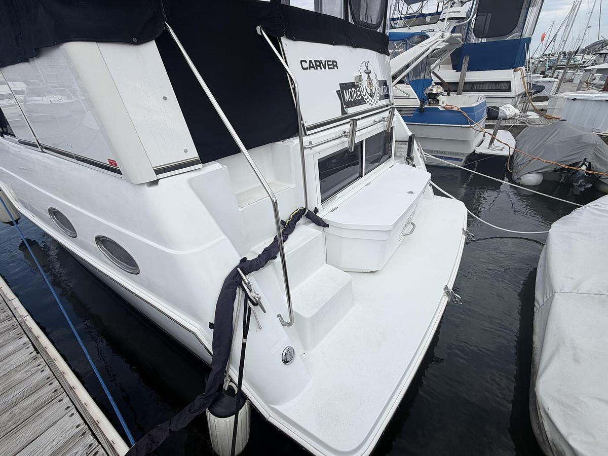Used 2001 Carver 326 Aft Cabin Motor Yacht
