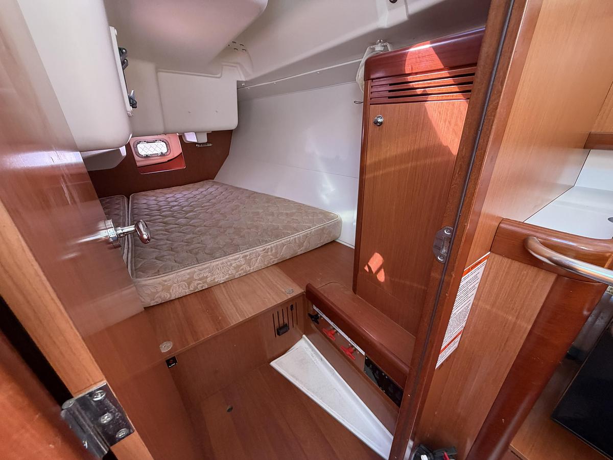 Used 2010 Beneteau Oceanis 34