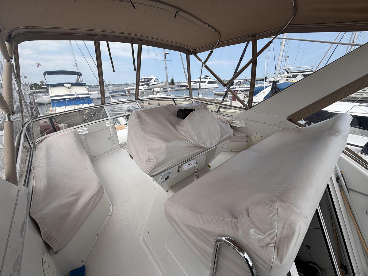 Used 1999 Carver 380 Santego
