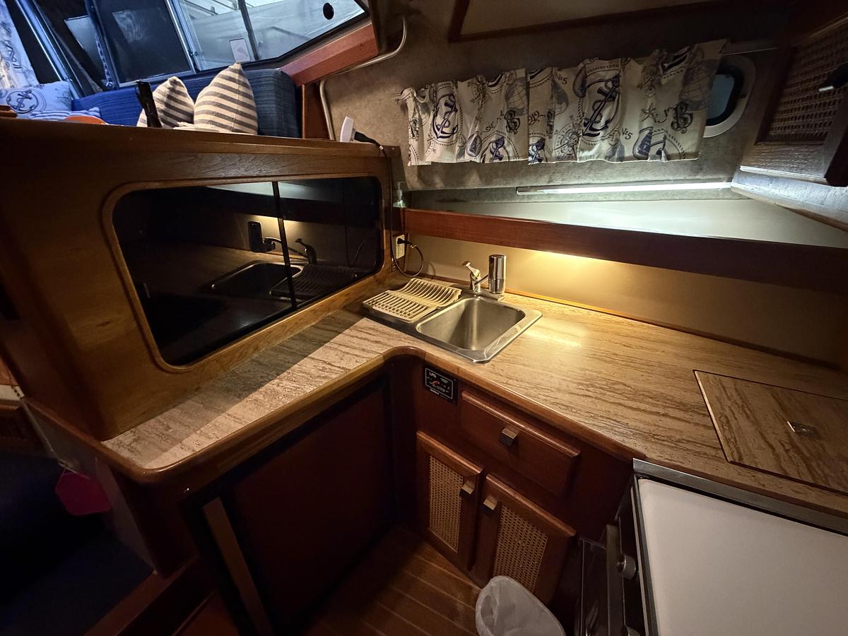 Used 1986 Bayliner 3270