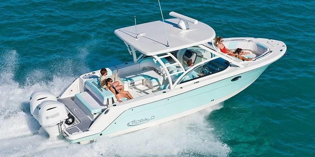 2026 Robalo Dual Console R317