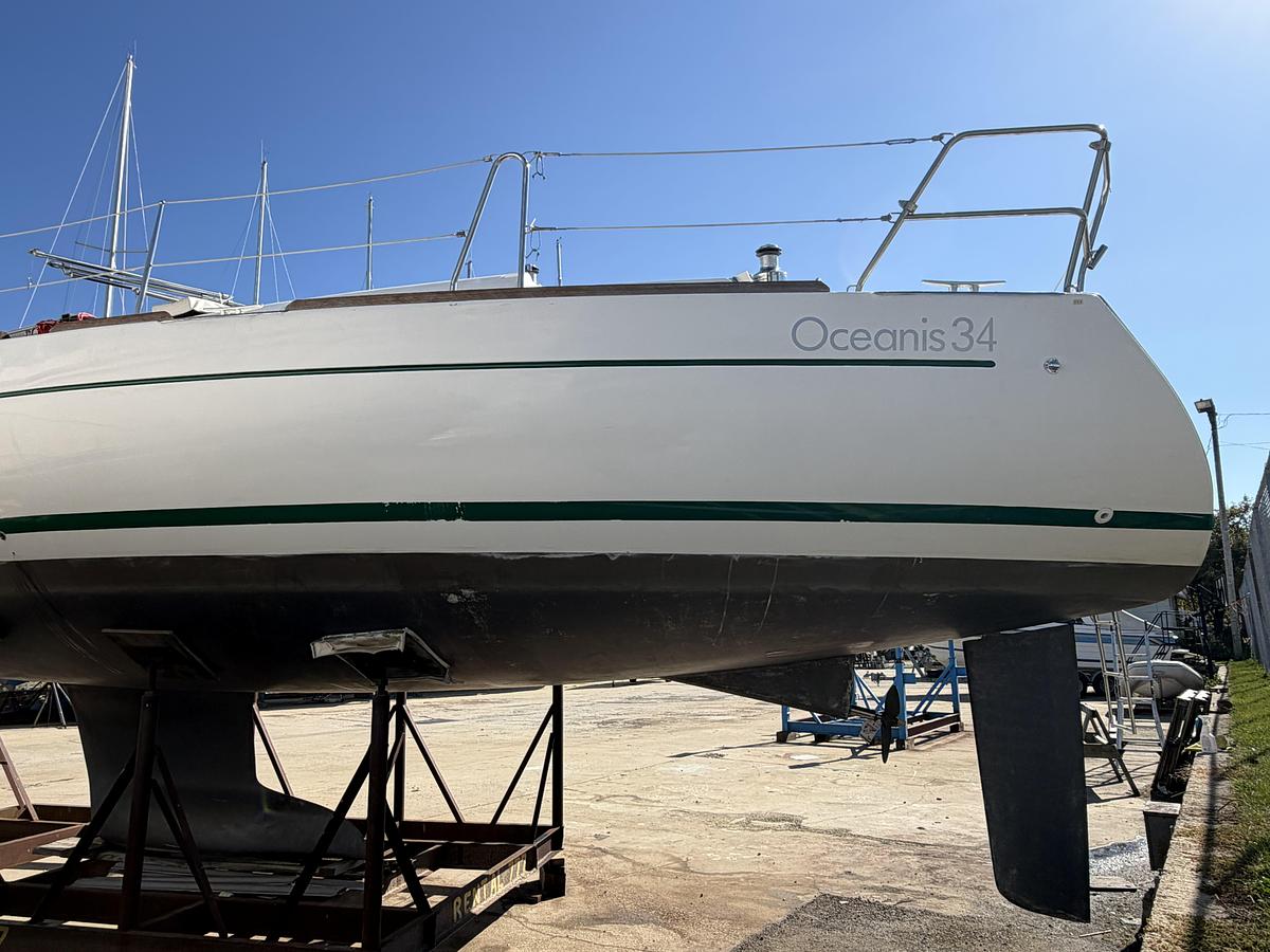Used 2010 Beneteau Oceanis 34