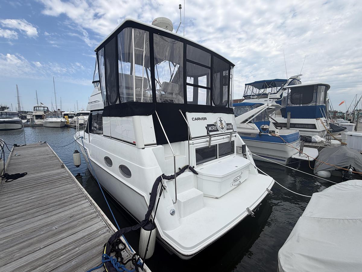 Used 2001 Carver 326 Aft Cabin Motor Yacht