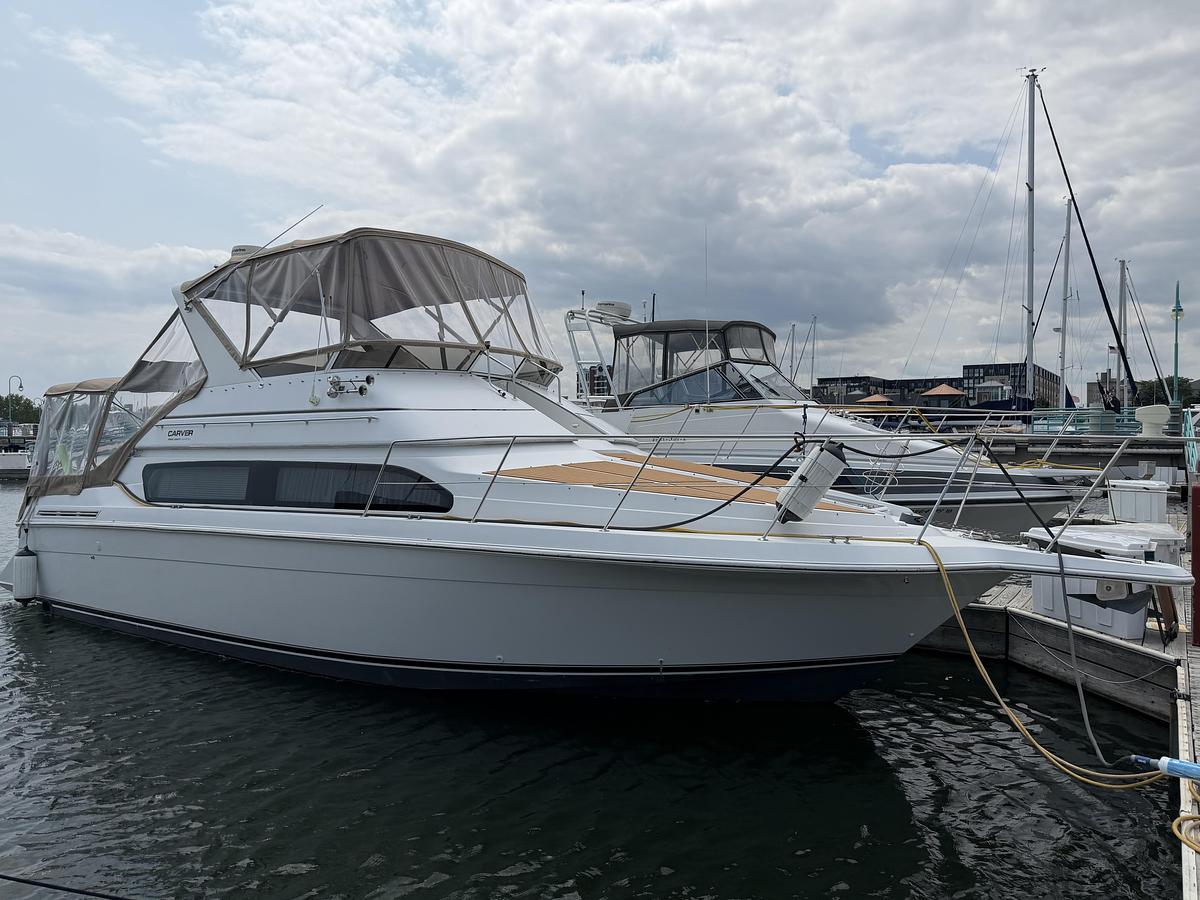 Used 1999 Carver 380 Santego