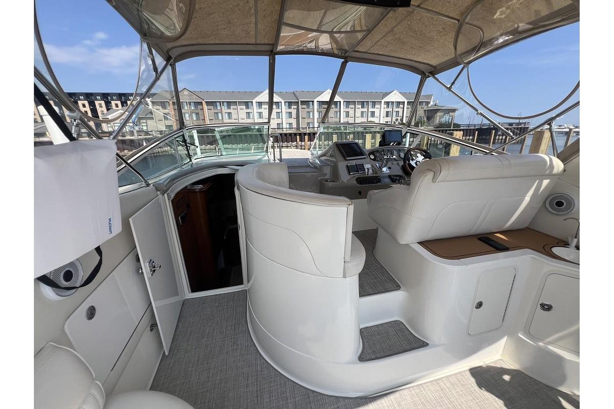 Used 2001 Cruisers Yachts 3672