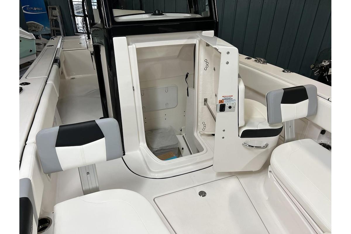 Used 2023 Robalo R-266 Deepwater Black Wide Band