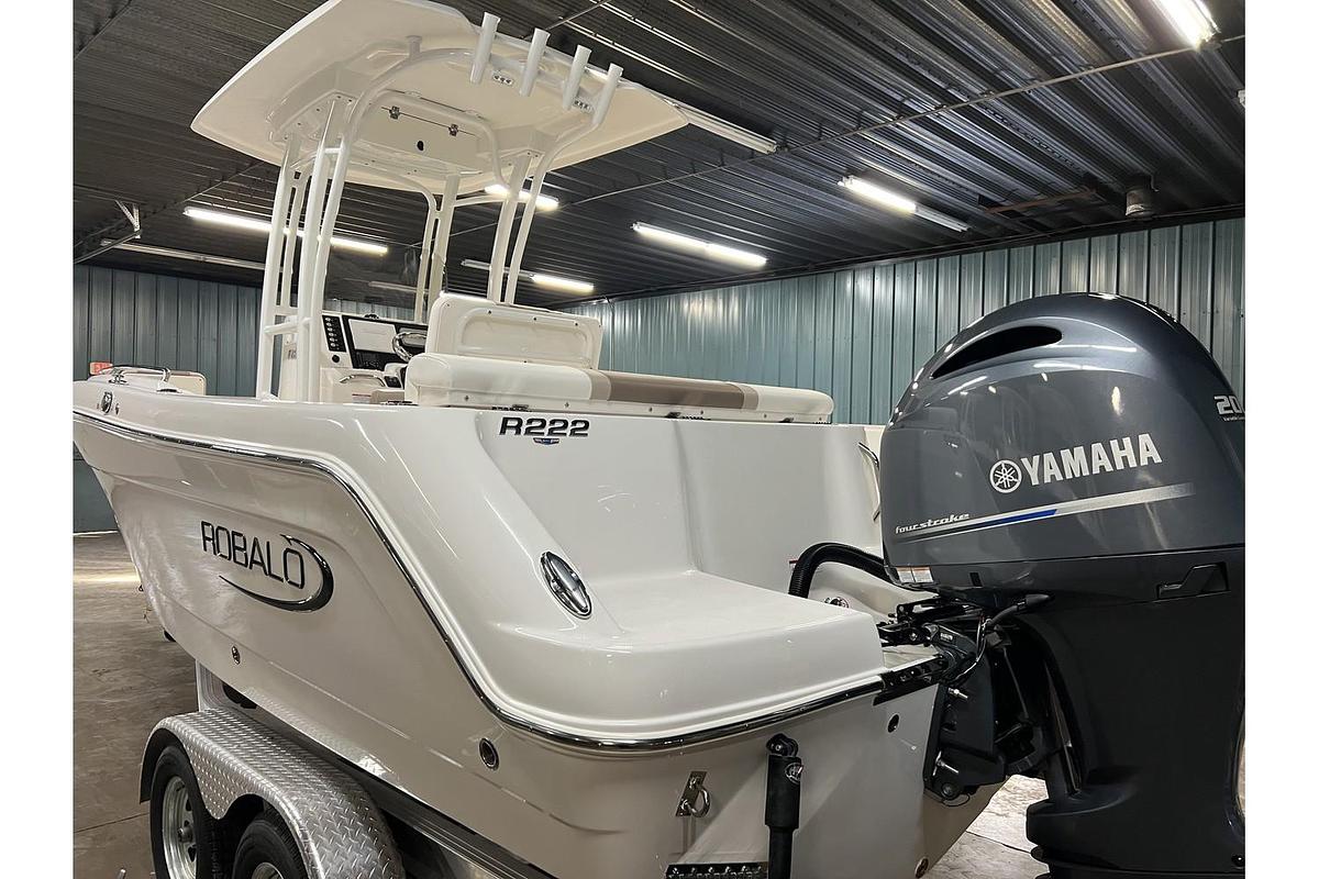 2023 Robalo R-222 White