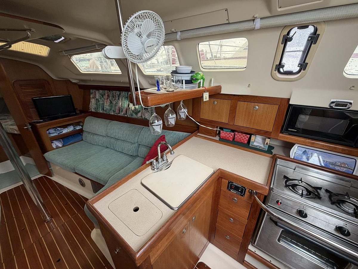 Used 1997 Hunter 310