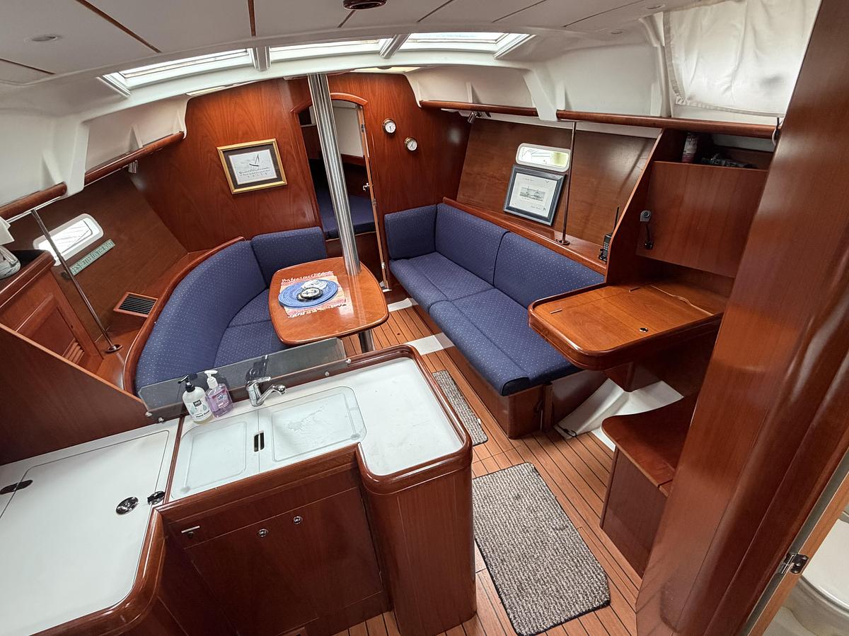 Used 2005 Beneteau 373