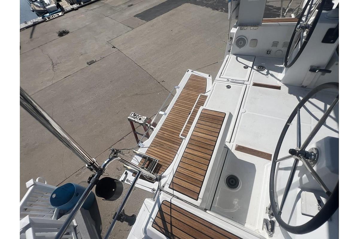 Used 2019 Beneteau Oceanis 35.1