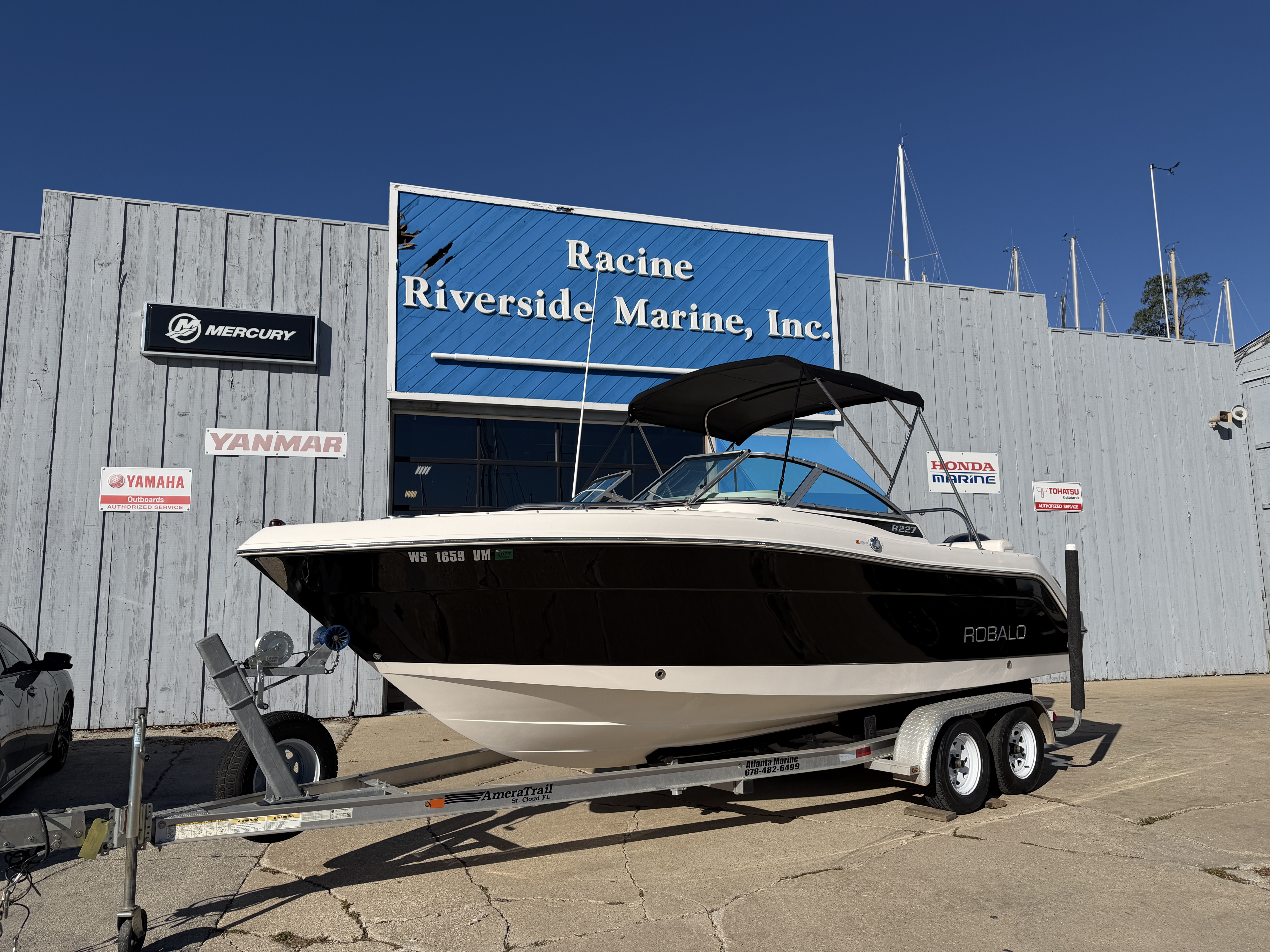 Used 2014 Robalo R227 Dual Console
