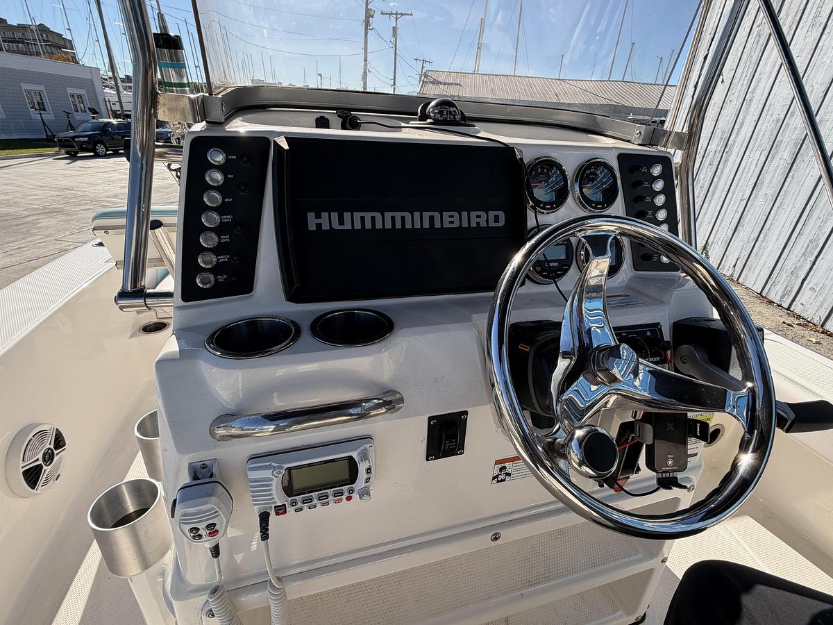 Used 2020 Robalo 226 Cayman